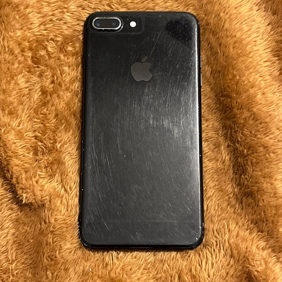 iPhone 7 Plus - Picture 2 of 15